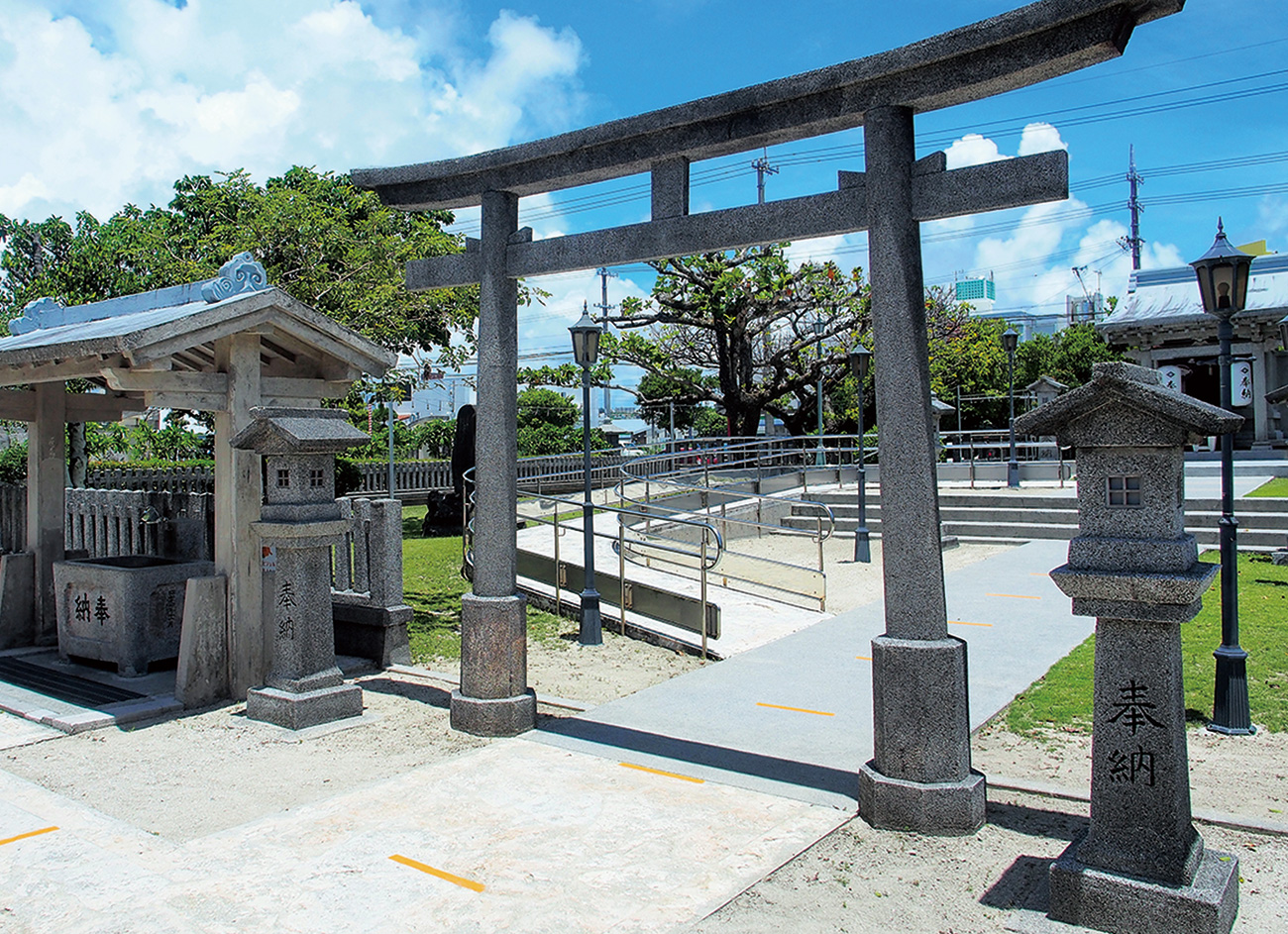泡瀬ビジュル（泡瀬神社）